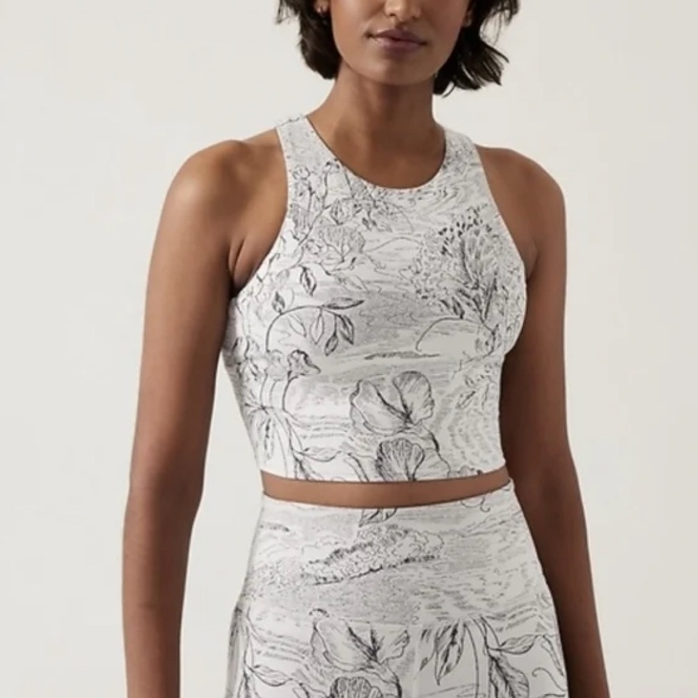 Athleta Conscious Crop